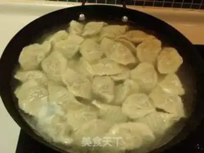 Make Celery pork and fresh shrimp dumplings step 16