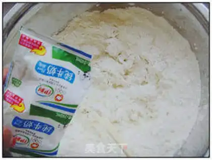 Make milk-scented steamed buns step 3