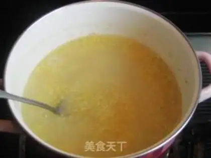 Make Gardenia flower, wolfberry and millet porridge step 4