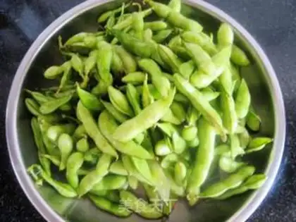 Make Spiced edamame step 1