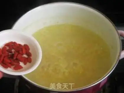 Make Gardenia flower, wolfberry and millet porridge step 5