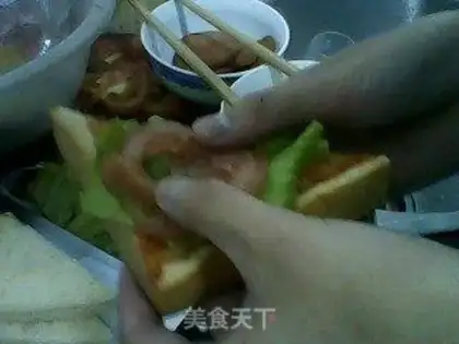 Make Egg and ham sandwich step 1