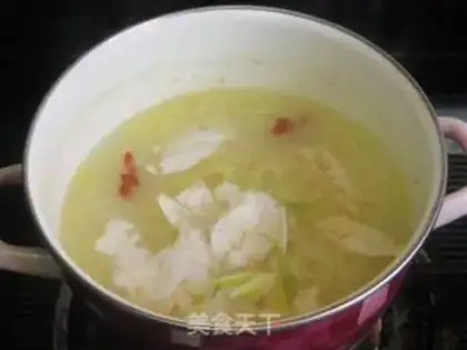 Make Gardenia flower, wolfberry and millet porridge step 7