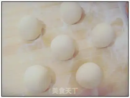Make milk-scented steamed buns step 8