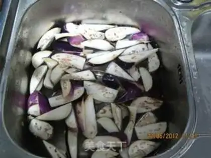 Make Sauted eggplant in sauce step 3