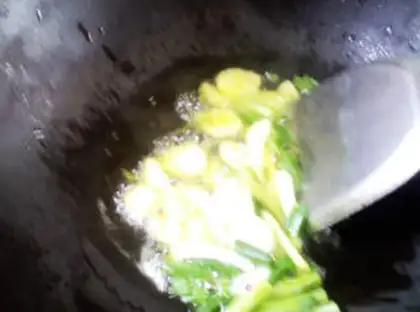 Make Corbicula fried with onion step 3