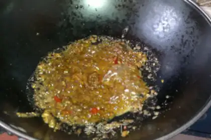 Make Fried cowpea in two sauce step 2