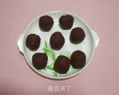Make wolfberry red bean paste bread step 1