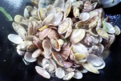 Make Corbicula fried with onion step 6
