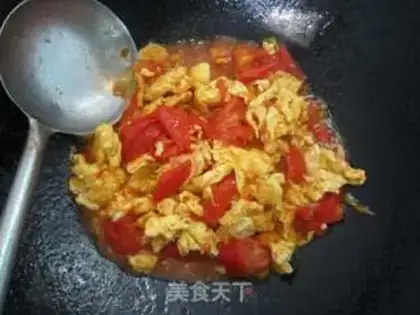 Make tomato scrambled eggs step 3