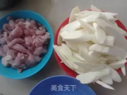 Make stir-fried pork with rice bamboo step 0