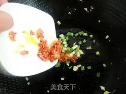 Make Scrambled eggs with chopped pepper and broad beans step 3