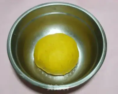 Make wolfberry red bean paste bread step 6