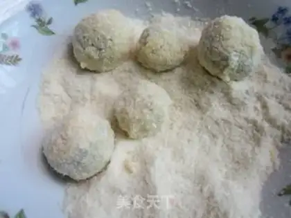Make Fried meatballs with onion flavor step 2
