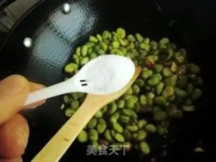 Make Scrambled eggs with chopped pepper and broad beans step 5