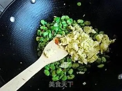 Make Scrambled eggs with chopped pepper and broad beans step 6
