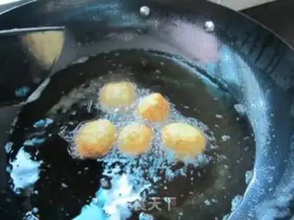 Make Fried meatballs with onion flavor step 3