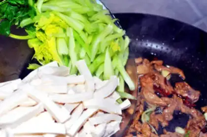 Make stir-fried tofu with pork step 4