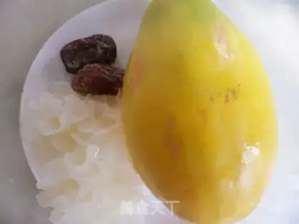 Make Papaya, tremella and candied date soup step 0