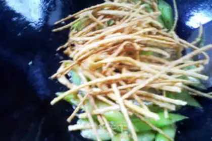 Make stir-fried dumplings with loofah step 3