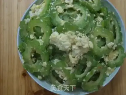 Make Scrambled eggs with bitter gourd step 3