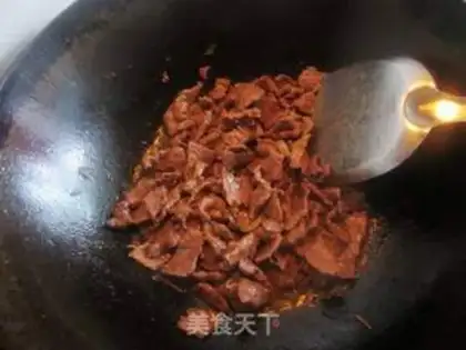 Make stir-fried beef with mango step 6