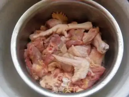Make Family version of Xinjiang saute chicken step 1