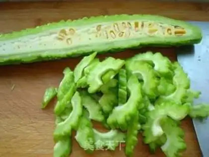 Make Fried sausage with bitter gourd step 3