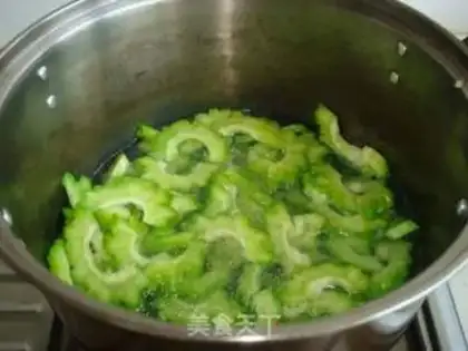 Make Fried sausage with bitter gourd step 4