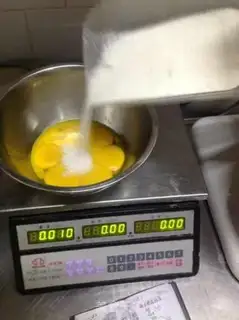 Make French stewed egg step 1