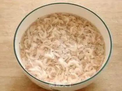 Make Radish shrimp skin and egg dumplings step 0