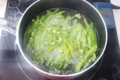 Make Rice with shredded pork and peas step 5