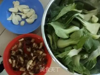 Make Grilled mushroom with Shanghai green step 0