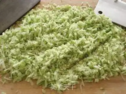 Make Radish shrimp skin and egg dumplings step 1