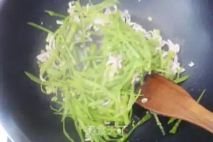 Make Rice with shredded pork and peas step 6