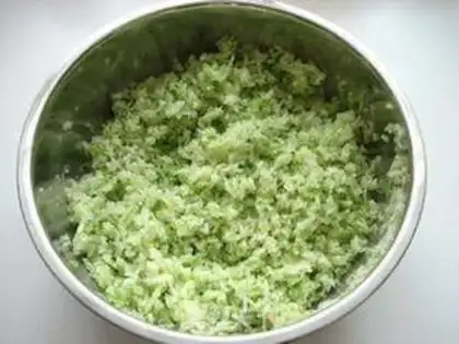 Make Radish shrimp skin and egg dumplings step 3