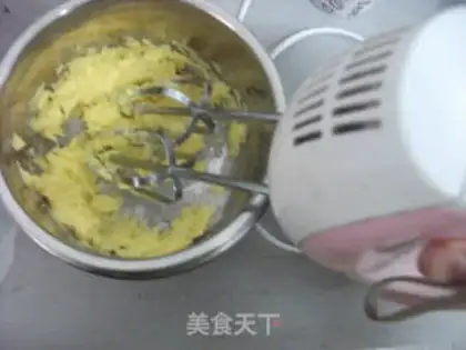 Make almond cookies step 1