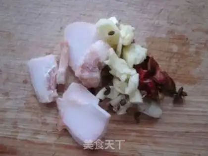 Make Maotai-flavored yellow croaker step 1