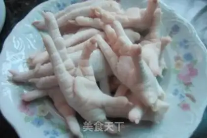 Make Spicy stewed chicken feet step 0