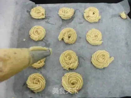 Make almond cookies step 4