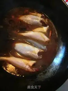 Make Maotai-flavored yellow croaker step 4