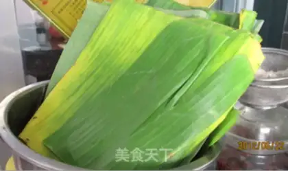 Make Rice cake wrapped in banana leaves step 0