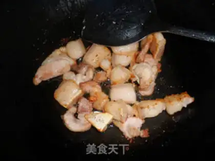 Make Roasted black bean sprouts with pork without flowers step 3