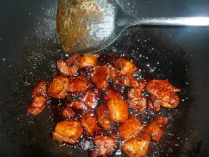 Make Roasted black bean sprouts with pork without flowers step 4