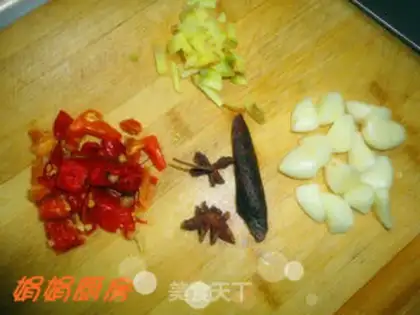 Make Braised three yellow chicken with edamame step 1