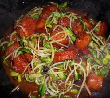 Make Roasted black bean sprouts with pork without flowers step 7