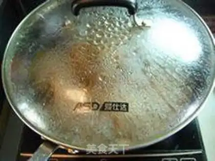 Make Braised pork mixed with garlic step 1