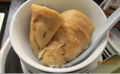Make Rice cake wrapped in banana leaves step 3
