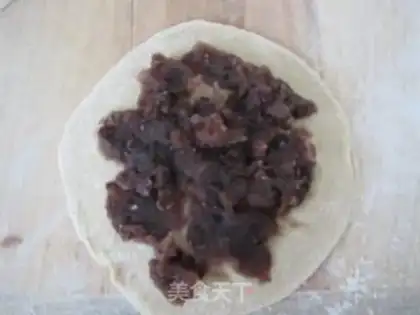 Make Peony flower steamed buns step 1