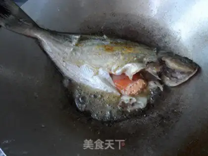 Make Stewed flat fish in Northeast Sauce step 1